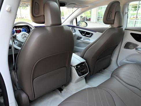 Used 2023 Mercedes-Benz EQE 350+ 4MATIC Sedan image 36