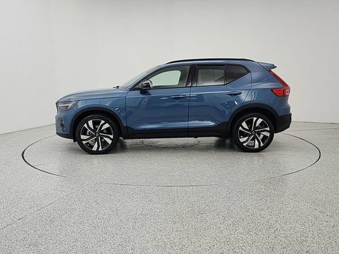 Used 2024 Volvo XC40 B5 Plus w/ Protection Package Premier AWD/4WD image 8
