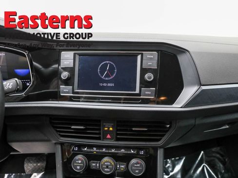 Used 2024 Volkswagen Jetta SE image 12