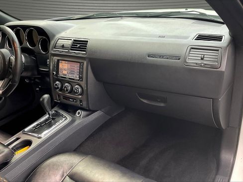 Used 2014 Dodge Challenger SXT RWD image 25