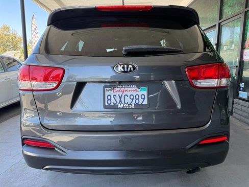 Used 2017 Kia Sorento FWD image 13