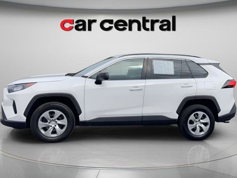 Used 2021 Toyota RAV4 LE AWD/4WD image 2