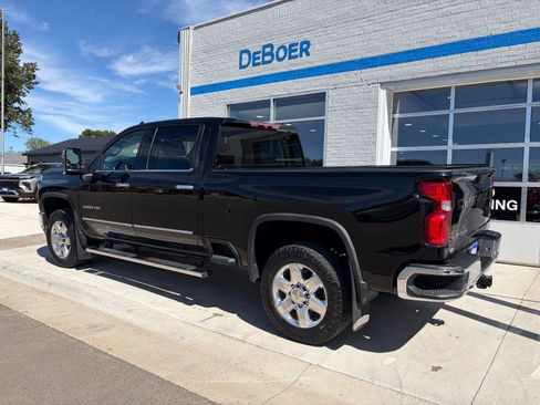 Used 2022 Chevrolet Silverado 3500 LTZ AWD/4WD image 3