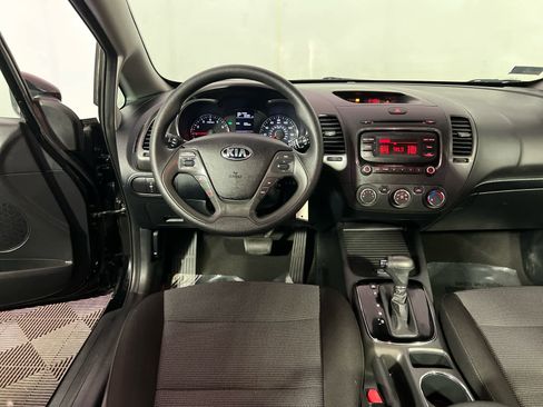 Used 2017 Kia Forte LX image 12