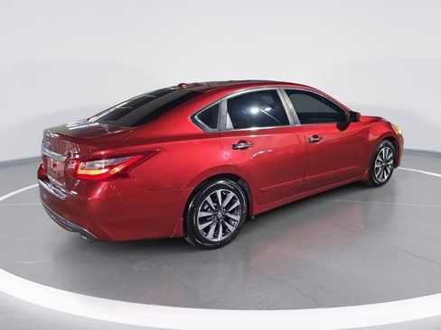 Used 2016 Nissan Altima 2.5 SV image 3