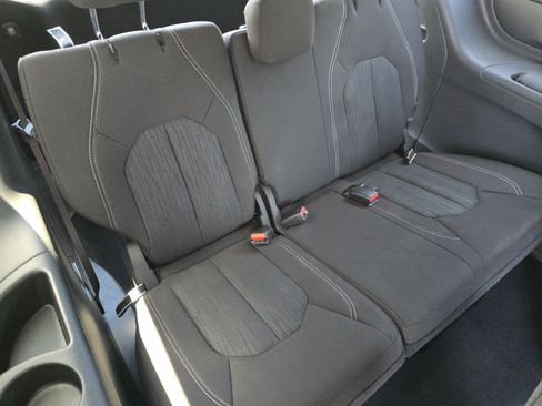 Used 2024 Chrysler Pacifica Touring FWD image 20