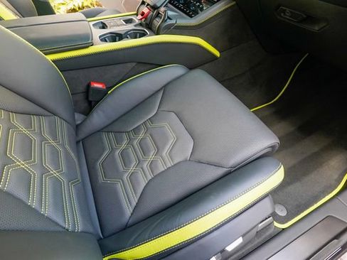 Used 2025 Lamborghini Urus SE image 90