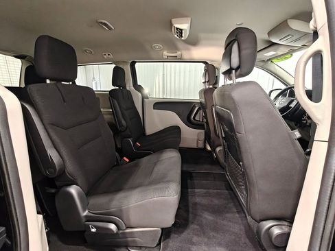 Used 2020 Dodge Grand Caravan SE FWD image 19