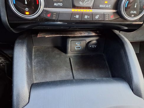 Used 2022 Ford Escape SE w/ SE Sport Appearance Package FWD image 31