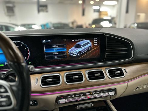 Used 2022 Mercedes-Benz GLS 450 4MATIC image 32