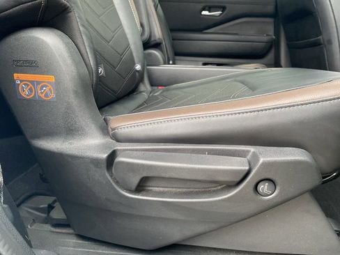 Used 2022 Nissan Pathfinder Platinum w/ Cargo Package image 12