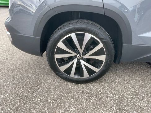 Used 2024 Volkswagen Taos SE image 29