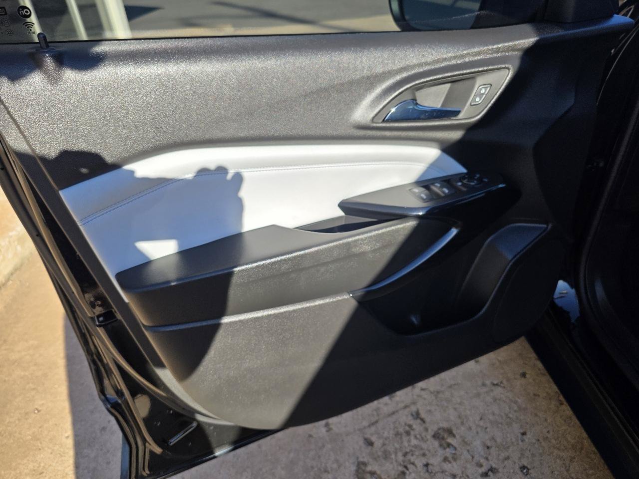Used 2025 Chevrolet Trax LT w/ Driver Confidence Package FWD image 11