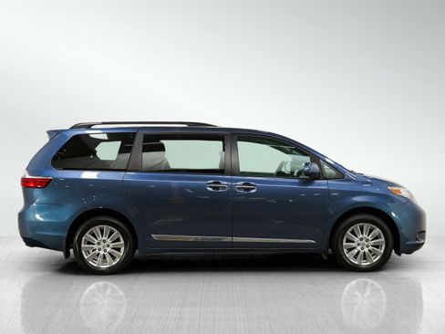 Used 2017 Toyota Sienna XLE w/ XLE Navigation Package image 6