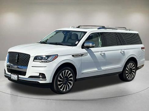 Certified 2022 Lincoln Navigator L Black Label image 2
