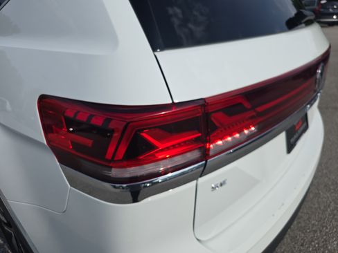 Used 2024 Volkswagen Atlas SE AWD/4WD image 30