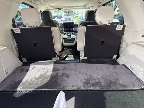 Used 2023 Lincoln Navigator Black Label image 8