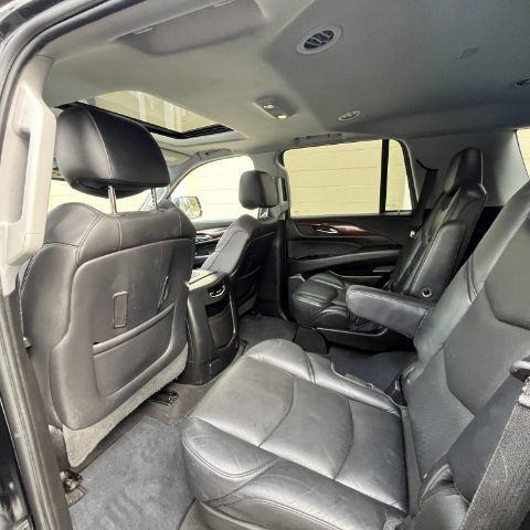 Used 2018 Cadillac Escalade Luxury AWD/4WD image 16