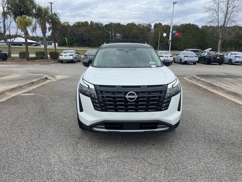 New 2026 Nissan Pathfinder Platinum image 2