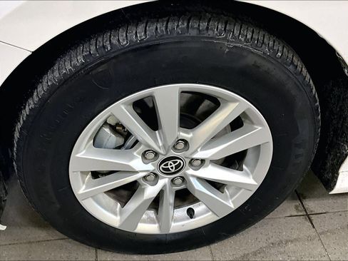 Used 2025 Toyota Camry LE image 7