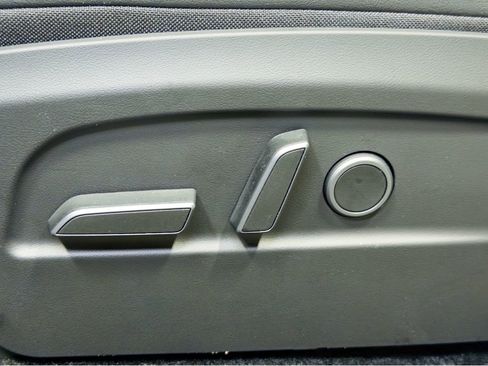 Used 2026 Tesla Model Y Long Range image 7