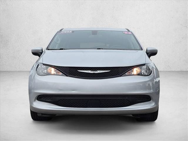 Used 2022 Chrysler Voyager LX FWD image 2