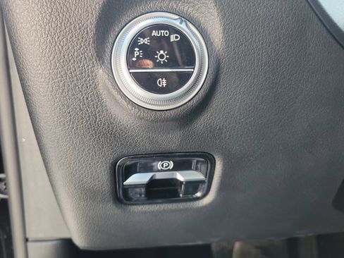 Used 2025 Mercedes-Benz C 300 4MATIC Sedan image 30