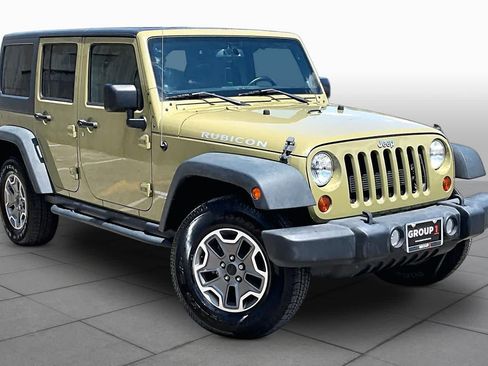 Used 2013 Jeep Wrangler Unlimited Rubicon w/ Connectivity Group AWD/4WD image 3