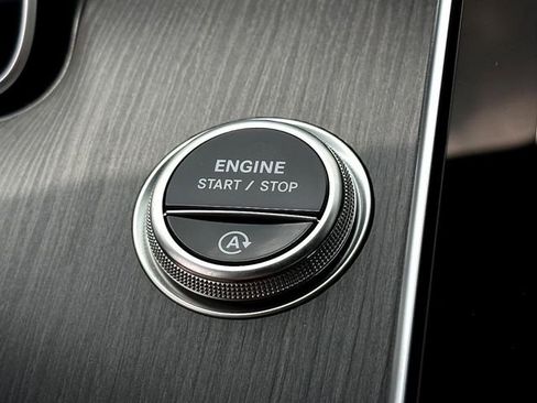 New 2025 Mercedes-Benz C 300 Sedan image 18