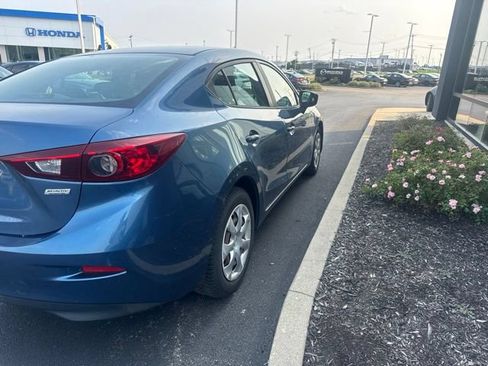 Used 2018 MAZDA MAZDA3 Sport FWD image 3