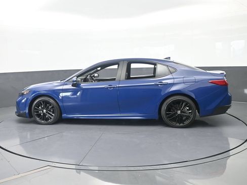 Used 2025 Toyota Camry SE FWD image 3