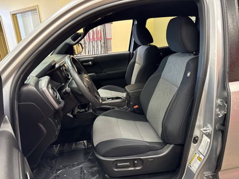 Used 2022 Toyota Tacoma TRD Off-Road image 28