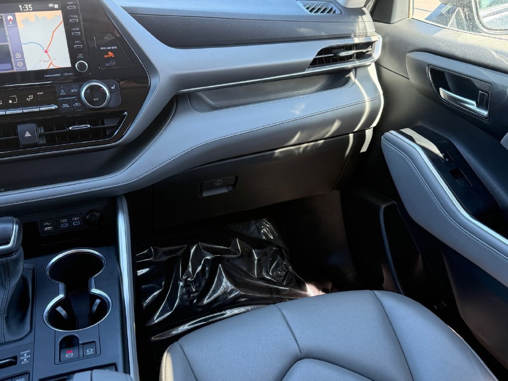 Certified 2022 Toyota Highlander XLE AWD/4WD image 27