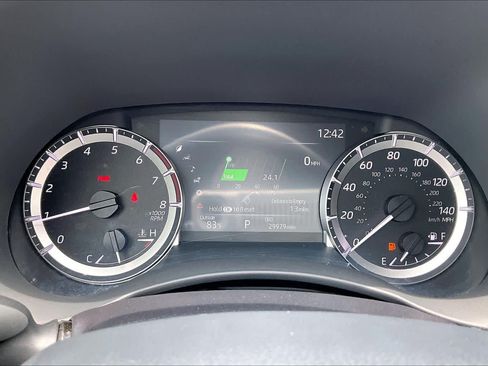 Used 2025 Toyota Highlander XLE FWD image 26