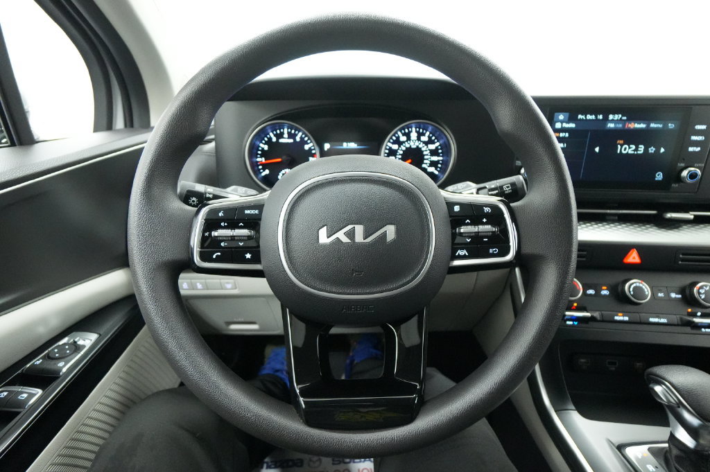 Used 2022 Kia Carnival LX FWD image 37