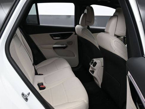 Used 2023 Mercedes-Benz GLC 300 image 33