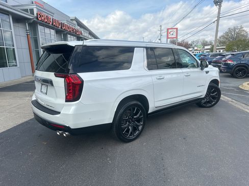 Used 2023 GMC Yukon XL Denali w/ Advanced Technology Package AWD/4WD image 2