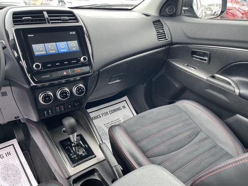 Used 2025 Mitsubishi Outlander Sport AWD image 19