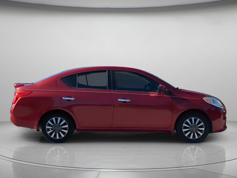 Used 2014 Nissan Versa SV FWD image 39