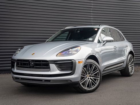 Certified 2026 Porsche Macan AWD/4WD image 1