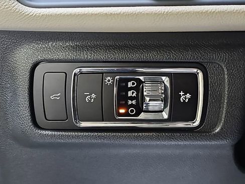 Used 2025 Lincoln Corsair Premiere w/ Equipment Group 101A image 18