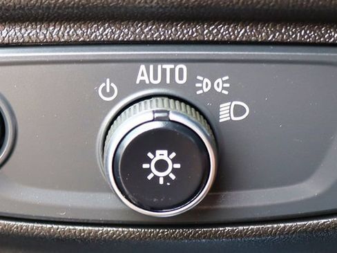 Used 2021 Chevrolet Equinox LS FWD image 41