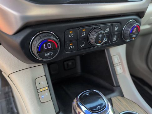 Used 2018 GMC Acadia Denali w/ Technology Package FWD image 18