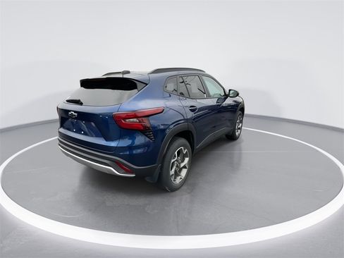 Used 2024 Chevrolet Trax LT w/ Driver Confidence Package image 8