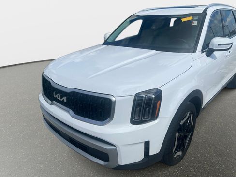 Certified 2024 Kia Telluride EX w/ EX Captain's Chair Package FWD image 2