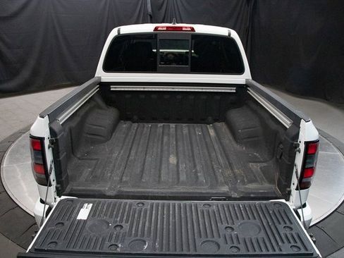 Used 2022 Nissan Frontier SV image 14