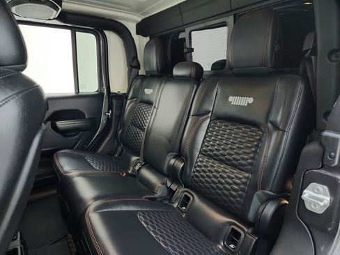 Used 2021 Jeep Gladiator Rubicon AWD/4WD image 25