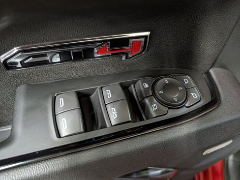 Used 2025 GMC Sierra 1500 AT4 w/ Technology Package AWD/4WD image 13