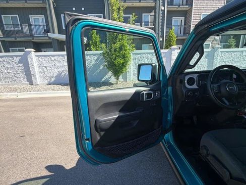 Used 2024 Jeep Wrangler Unlimited AWD/4WD image 10