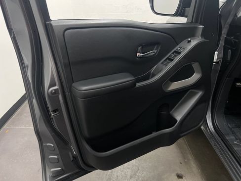 Used 2025 Nissan Frontier SV w/ Tow Package RWD image 10